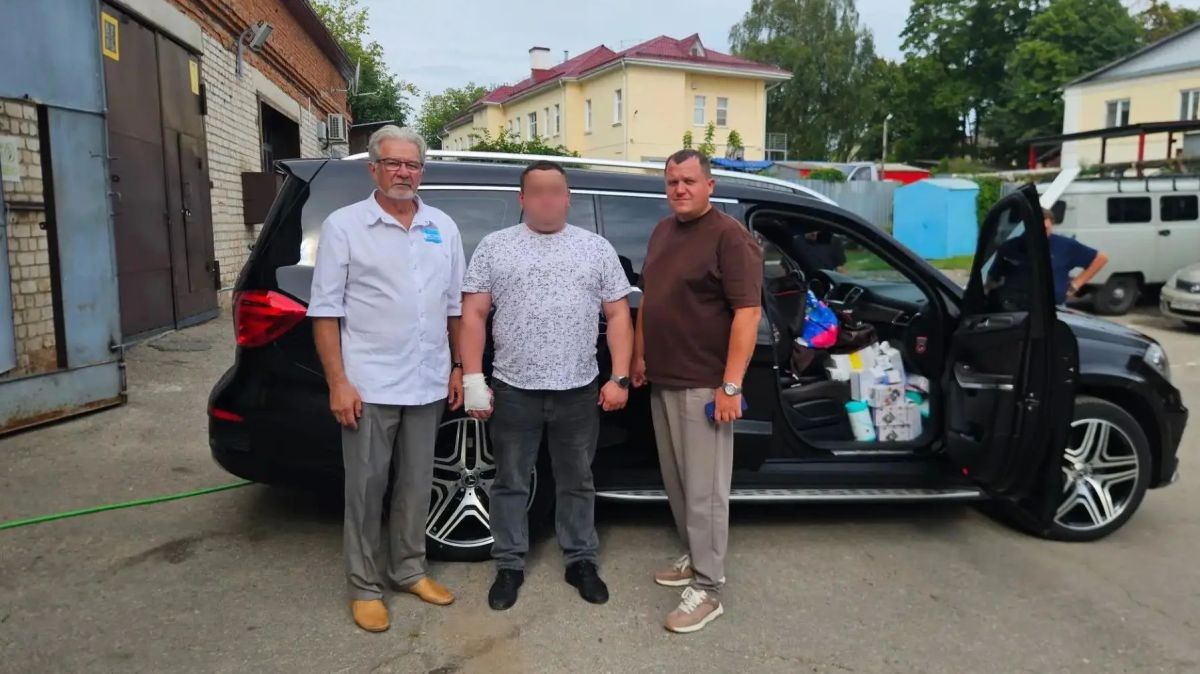 Калужская стоматологическая поликлиника направила в зону СВО очередной гуманитарный груз Калужская стоматологическая поликлиника направила в зону СВО очередной гуманитарный груз