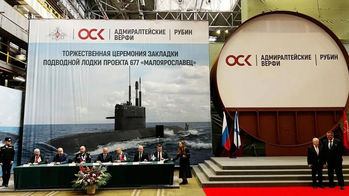 Вчера, на предприятии ОСК Адмиралтейские верфи состоялась торжественная церемония закладки шестой дизель-электрической подводной лодки проекта 677 «Лада» для ВМФ РФ Вчера, на предприятии ОСК Адмиралтейские верфи состоялась торжественная церемония закладки шестой дизель-электрической подводной лодки проекта 677 «Лада» для ВМФ РФ