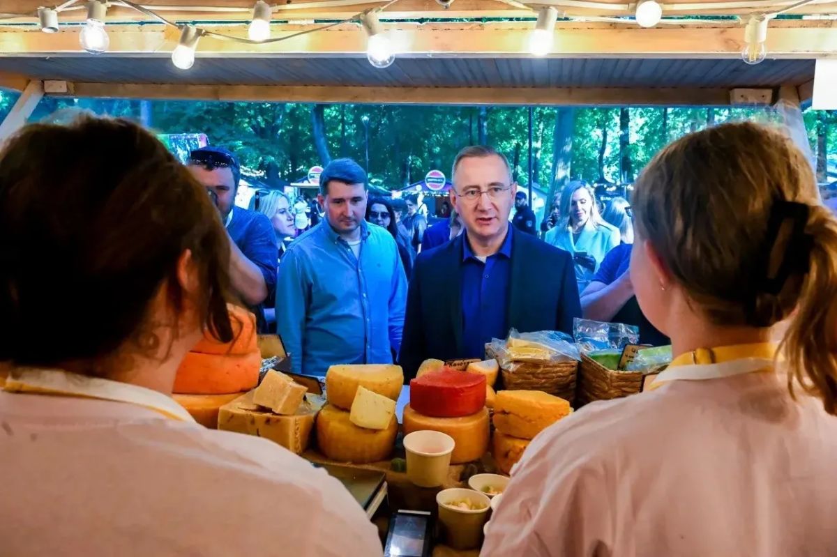 «Вкусно, как в детстве». Владислав Шапша попробовал блюда традиционной русской кухни на гастрономическом фестивале «Калуга «Вкусно, как в детстве». Владислав Шапша попробовал блюда традиционной русской кухни на гастрономическом фестивале «Калуга
