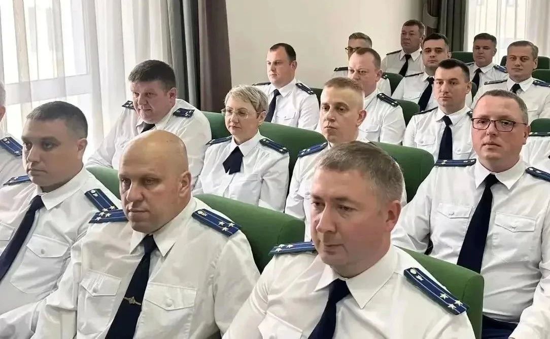 Прокурор области Константин Жиляков провёл совещание с городскими и районными прокурорами по вопросам подготовки образовательных учреждений к новому учебному году и объектов жилищно-коммунального хозяйства к предстоящему... Прокурор области Константин Жиляков провёл совещание с городскими и районными прокурорами по вопросам подготовки образовательных учреждений к новому учебному году и объектов жилищно-коммунального хозяйства к предстоящему...
