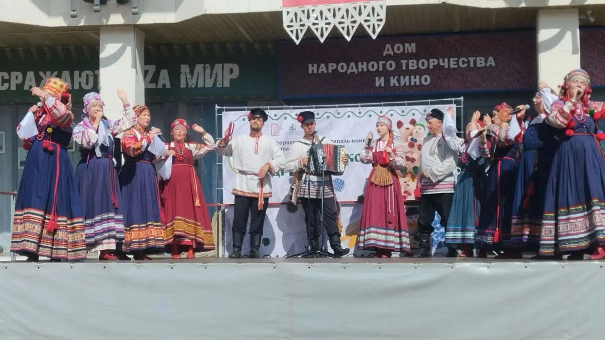 В Калуге проходит Всероссийский фестиваль-конкурс «Хлудневское древо» В Калуге проходит Всероссийский фестиваль-конкурс «Хлудневское древо»