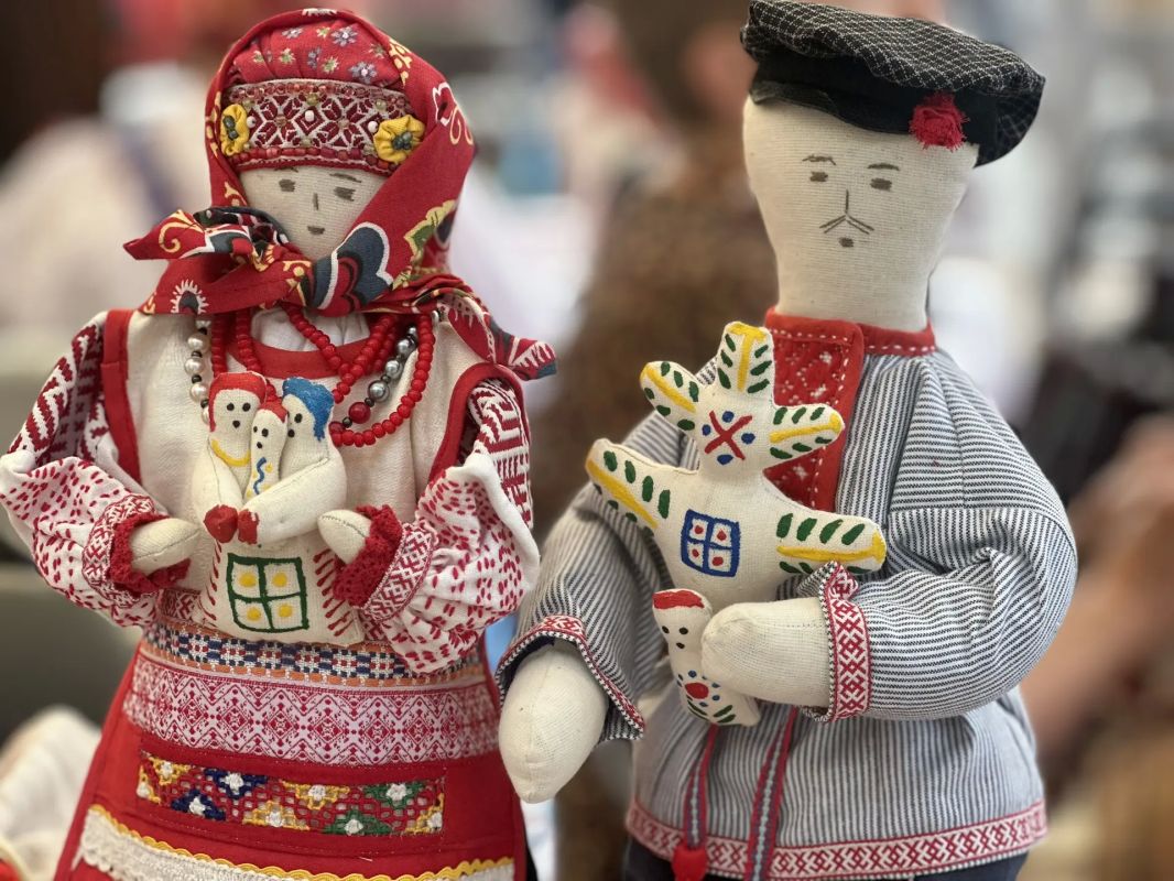 На площадке у дома народного творчества «Центральный» проходит VI Всероссийский фестиваль-конкурс народных ремесел «Хлудневское древо» На площадке у дома народного творчества «Центральный» проходит VI Всероссийский фестиваль-конкурс народных ремесел «Хлудневское древо»
