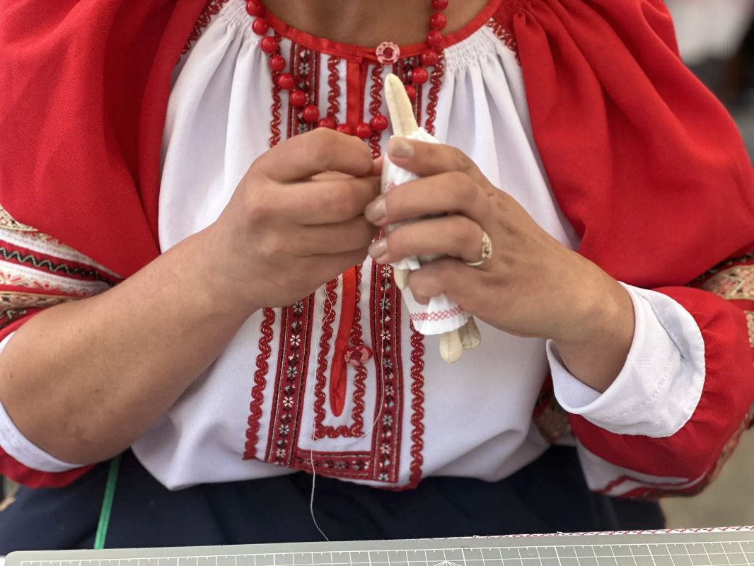 На площадке у дома народного творчества «Центральный» проходит VI Всероссийский фестиваль-конкурс народных ремесел «Хлудневское древо» На площадке у дома народного творчества «Центральный» проходит VI Всероссийский фестиваль-конкурс народных ремесел «Хлудневское древо»