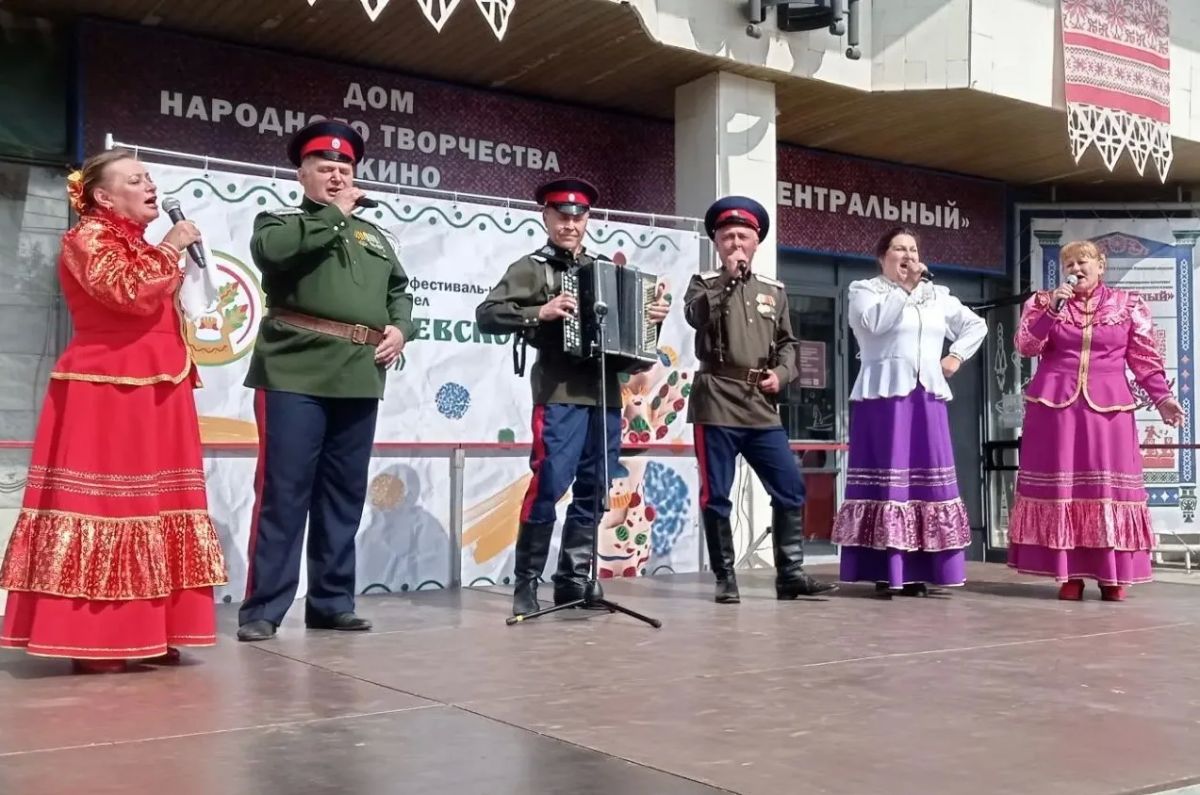 Центральная улица Калуги в День города стала площадкой для мастер-классов и живых книг Центральная улица Калуги в День города стала площадкой для мастер-классов и живых книг