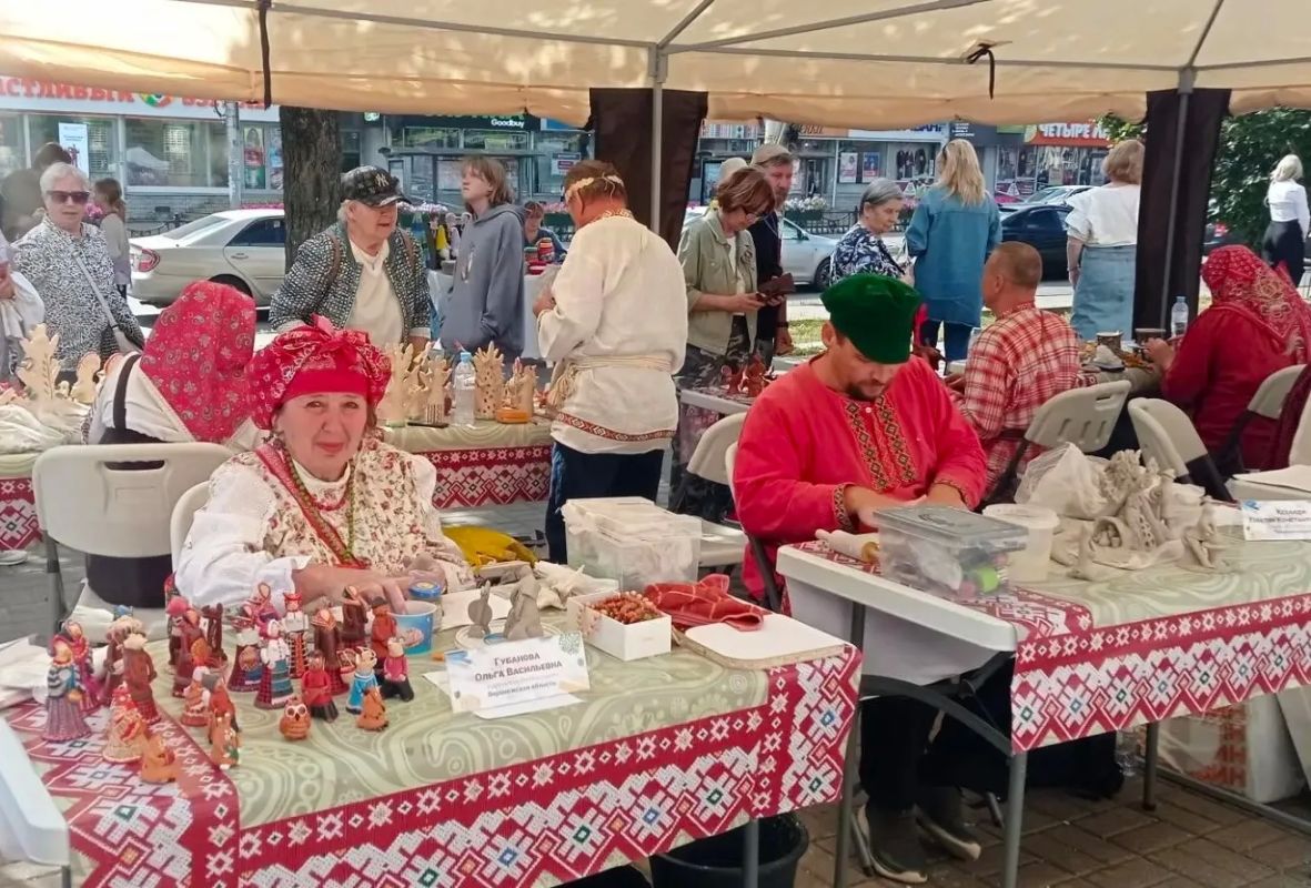 Центральная улица Калуги в День города стала площадкой для мастер-классов и живых книг