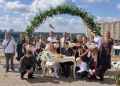 На смотровой площадке у «Шарика» в День города поженились несколько пар