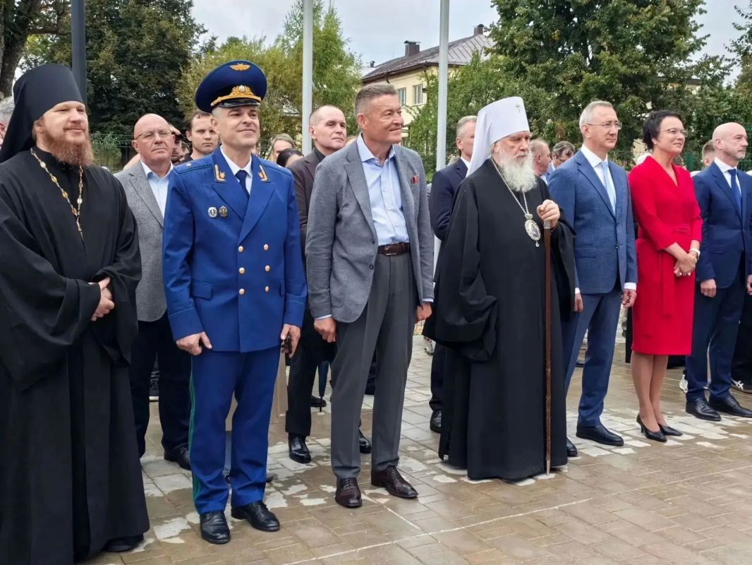 Работники прокуратуры во главе с прокурором области Константином Жиляковым приняли участие в мероприятиях, посвященных началу учебного года в техническом колледже "Логос" при Свято-Пафнутьевом Боровском монастыре