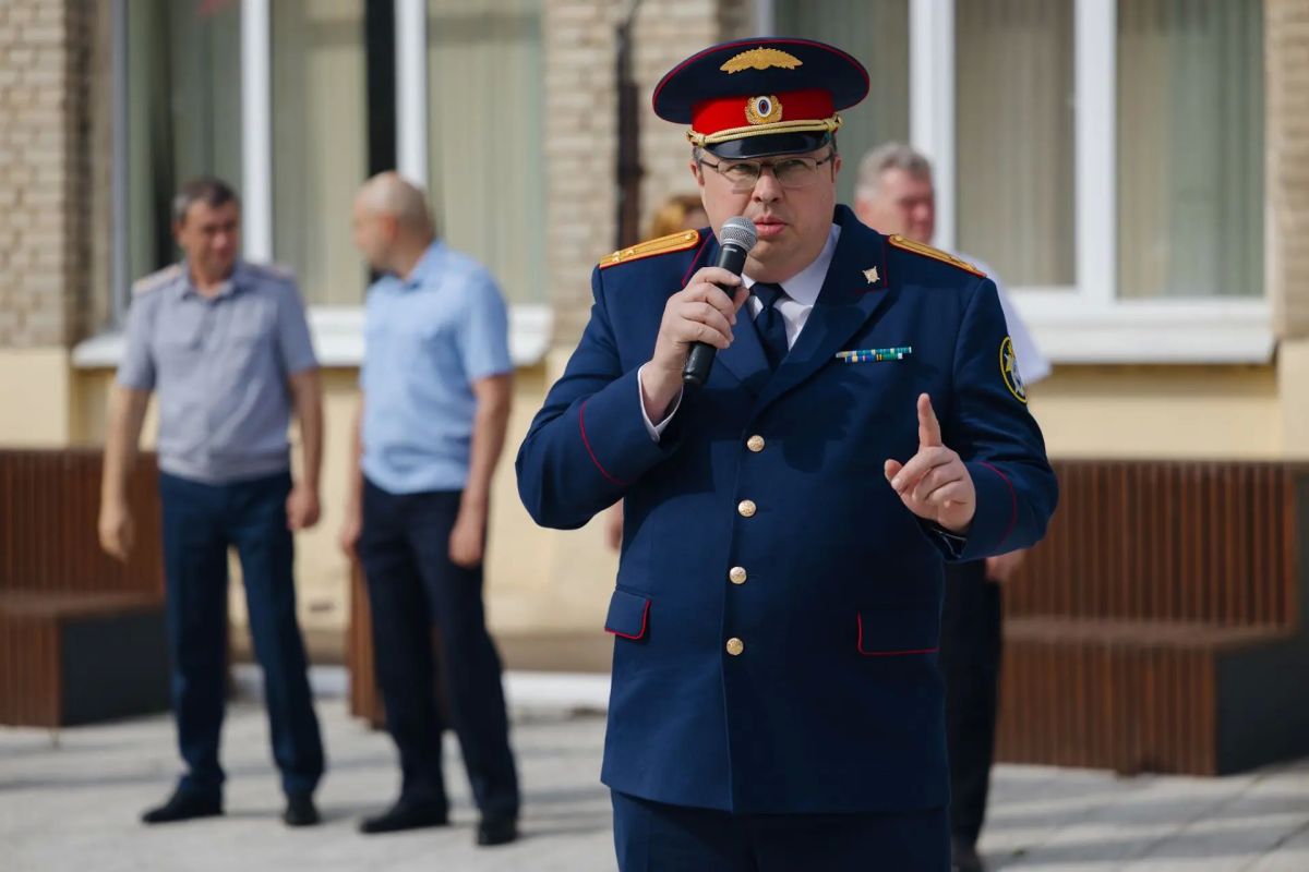 Руководитель следственного управления поздравил студентов с Днём знаний Руководитель следственного управления поздравил студентов с Днём знаний