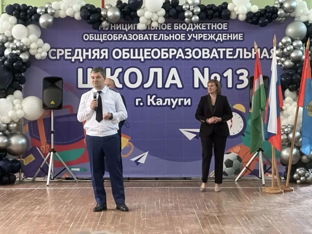 Прокурор области Константин Жиляков и работники прокуратуры области посетили образовательные учреждения и поздравили учеников школ и студентов колледжей с Днём знаний Прокурор области Константин Жиляков и работники прокуратуры области посетили образовательные учреждения и поздравили учеников школ и студентов колледжей с Днём знаний