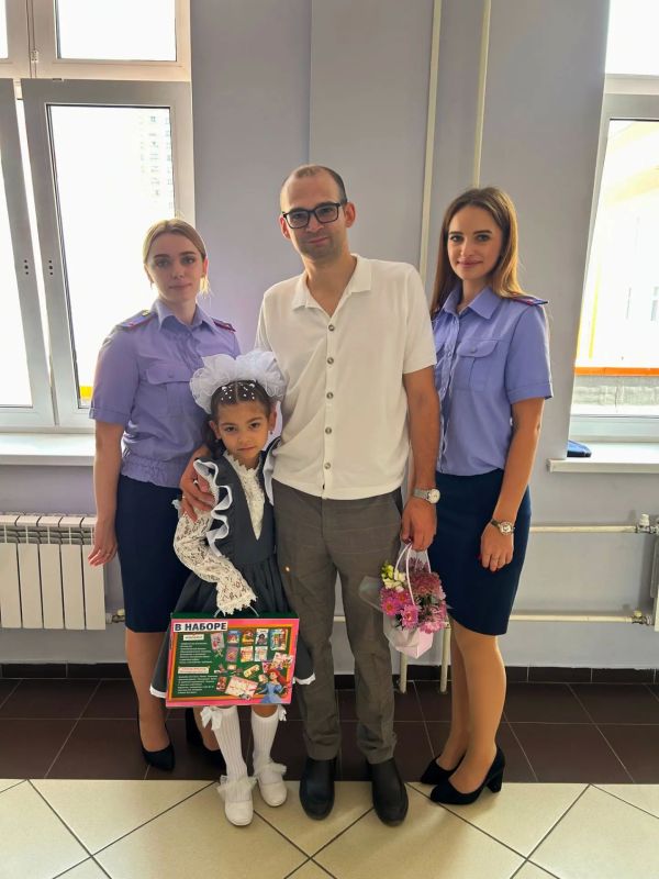 Следователи поздравили с Днём знаний калужских школьников и детей своих коллег Следователи поздравили с Днём знаний калужских школьников и детей своих коллег