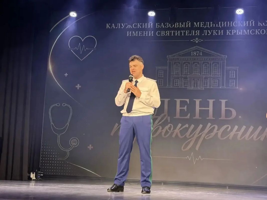 Прокурор области Константин Жиляков и работники прокуратуры области посетили образовательные учреждения и поздравили учеников школ и студентов колледжей с Днём знаний Прокурор области Константин Жиляков и работники прокуратуры области посетили образовательные учреждения и поздравили учеников школ и студентов колледжей с Днём знаний