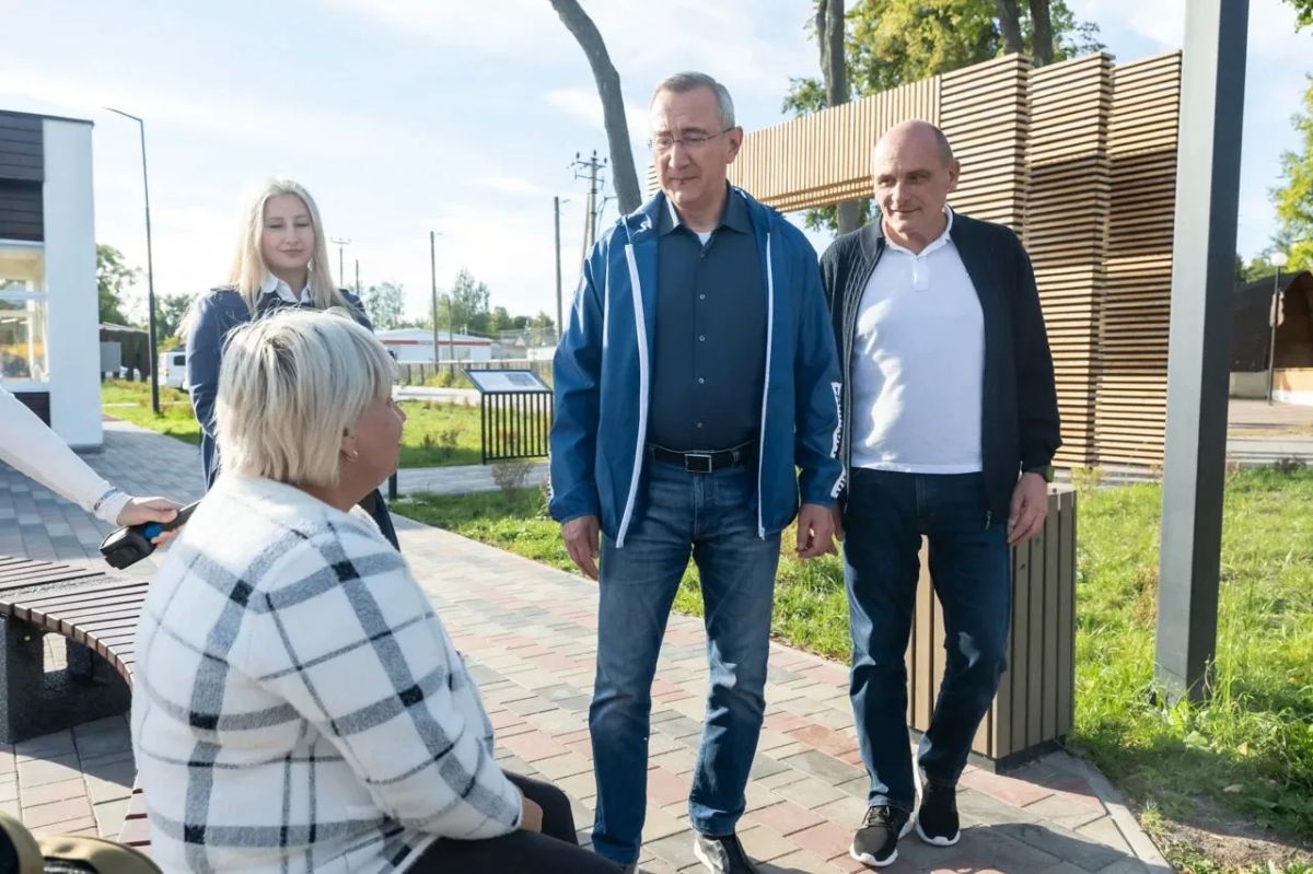 Владислав Шапша осмотрел обновленную набережную «Жив-Здрав» в Жиздре Владислав Шапша осмотрел обновленную набережную «Жив-Здрав» в Жиздре