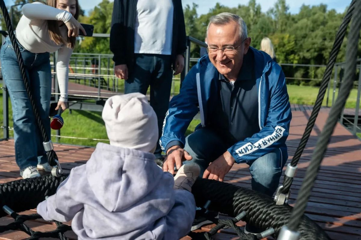 Владислав Шапша осмотрел обновленную набережную «Жив-Здрав» в Жиздре Владислав Шапша осмотрел обновленную набережную «Жив-Здрав» в Жиздре