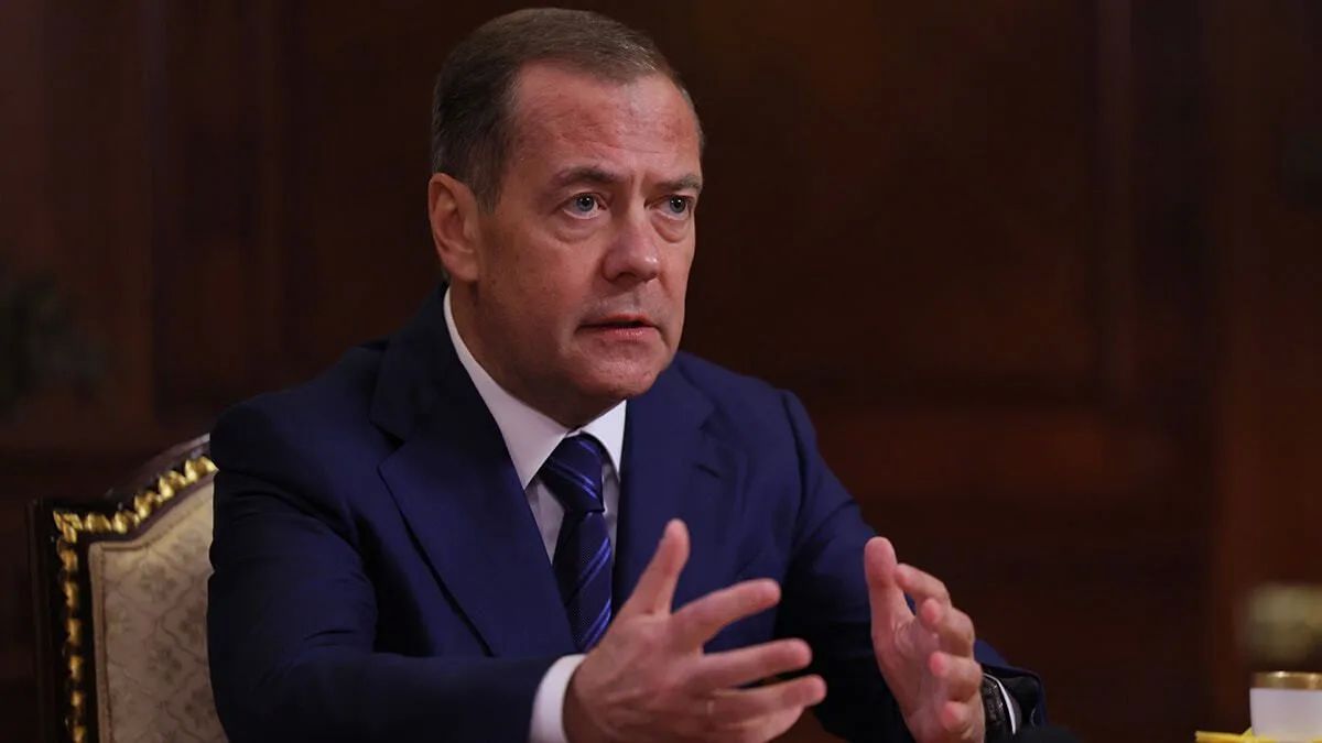 «Или великая держава, или никакая»: Дмитрий Медведев дал интервью «Ведомостям»