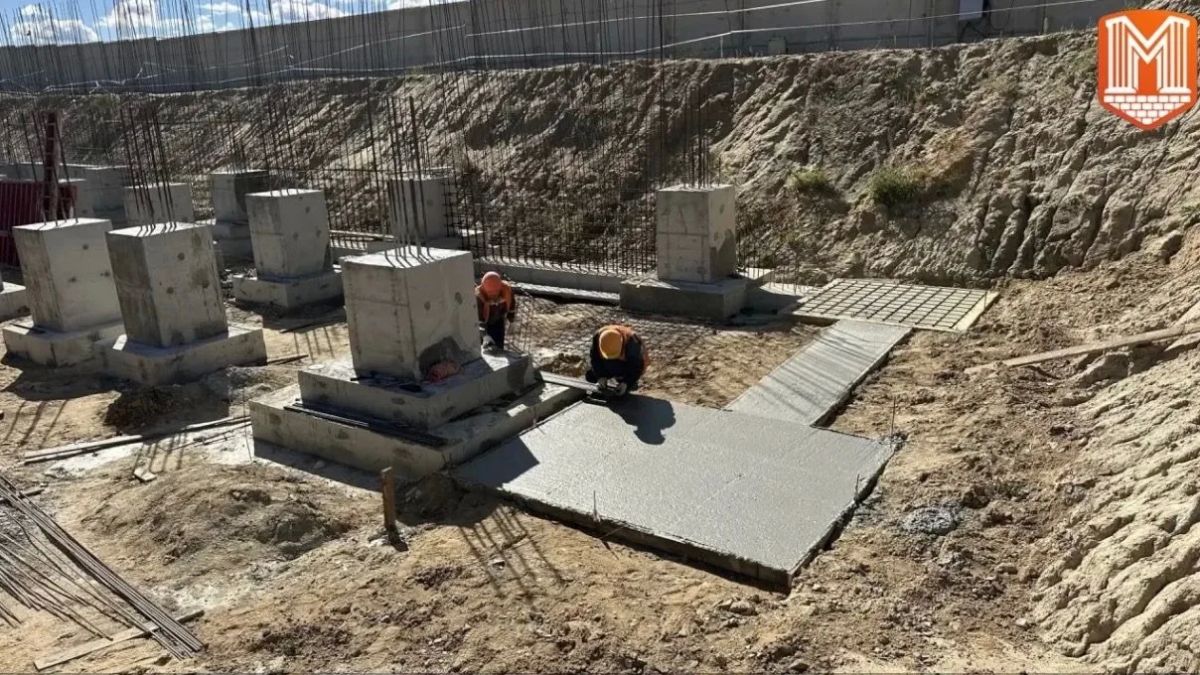 В Козельске продолжается строительство физкультурно-оздоровительного комплекса с бассейном В Козельске продолжается строительство физкультурно-оздоровительного комплекса с бассейном