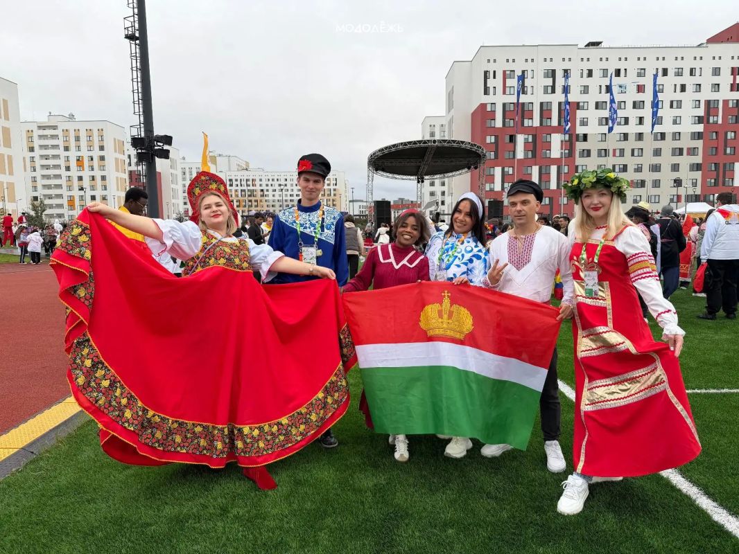 На Международном фестивале молодёжи началось шествие молодёжи мира! На Международном фестивале молодёжи началось шествие молодёжи мира!