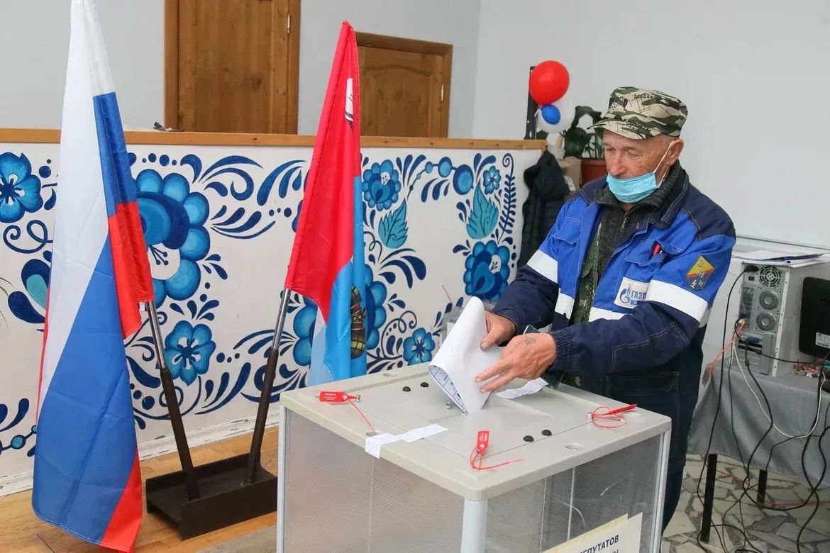 Калужане голосуют на избирательных участках с раннего утра Калужане голосуют на избирательных участках с раннего утра