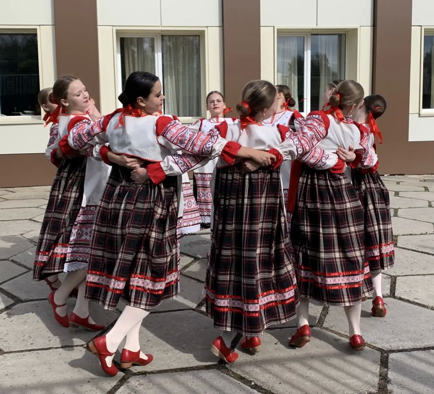 В Калуге на избирательных участках проходят концертные программы В Калуге на избирательных участках проходят концертные программы