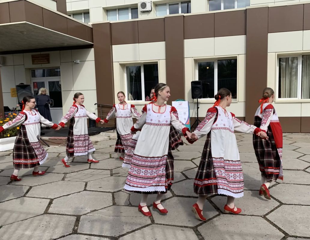 В Калуге на избирательных участках проходят концертные программы В Калуге на избирательных участках проходят концертные программы