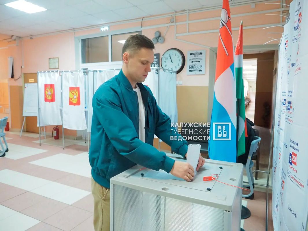 В Калуге проголосовал депутат Заксобрания, руководитель регионального отделения фонда «Защитники Отечества» Артур Титов В Калуге проголосовал депутат Заксобрания, руководитель регионального отделения фонда «Защитники Отечества» Артур Титов