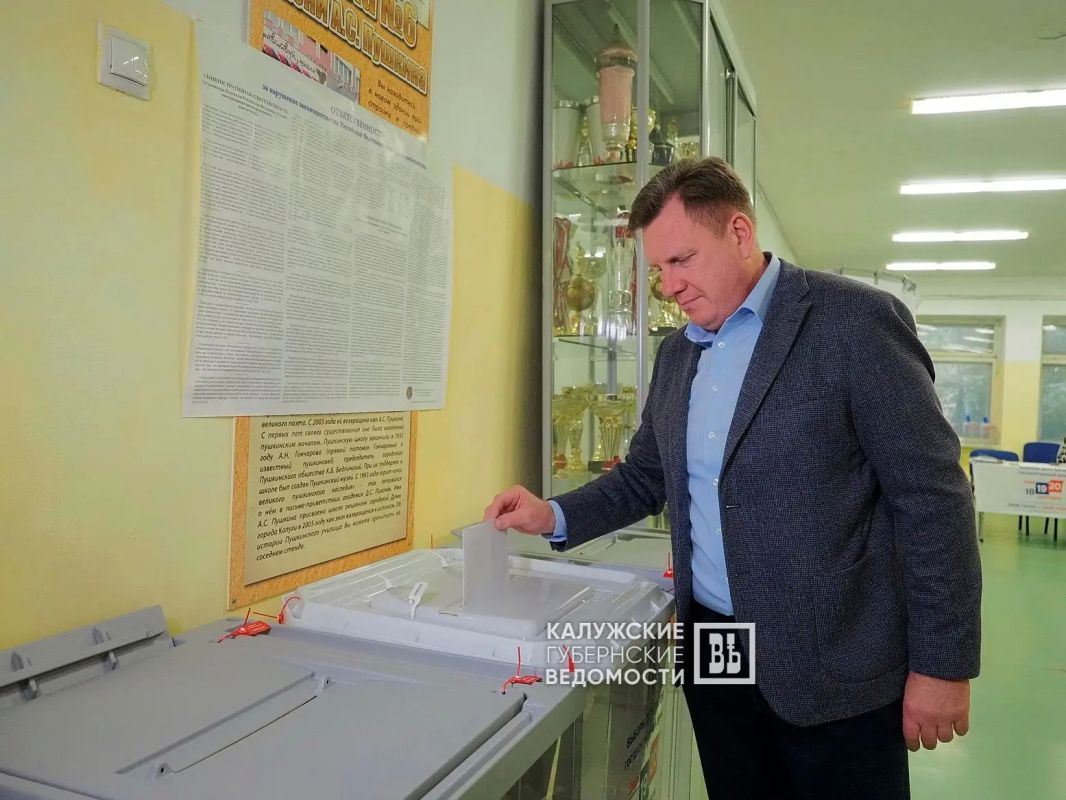 Председатель Заксобрания области Геннадий Новосельцев проголосовал в Калуге на выборах депутатов Госдумы Председатель Заксобрания области Геннадий Новосельцев проголосовал в Калуге на выборах депутатов Госдумы