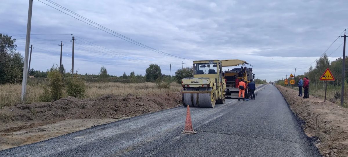 Продолжается ремонт дороги в Дзержинском округе в селе Совхоз им. Ленина