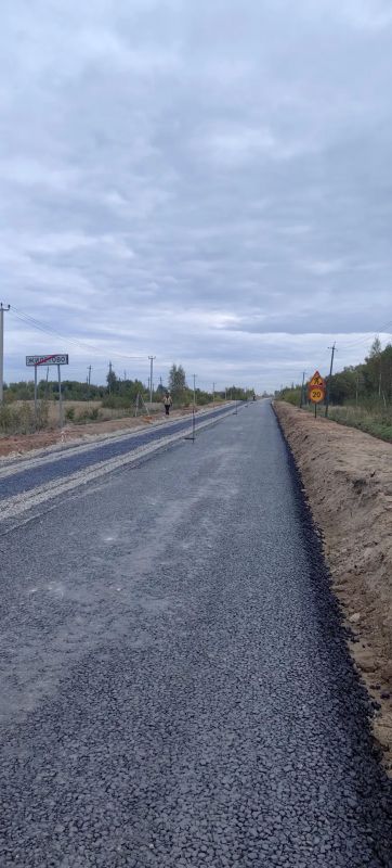 Продолжается ремонт дороги в Дзержинском округе в селе Совхоз им. Ленина Продолжается ремонт дороги в Дзержинском округе в селе Совхоз им. Ленина