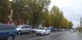 В Калуге собралась огромная очередь на заправку