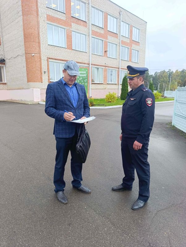 Сотрудники МОМВД России «Юхновский» совместно с Общественным советом провели анонимное анкетирование граждан о деятельности органов внутренних дел Сотрудники МОМВД России «Юхновский» совместно с Общественным советом провели анонимное анкетирование граждан о деятельности органов внутренних дел