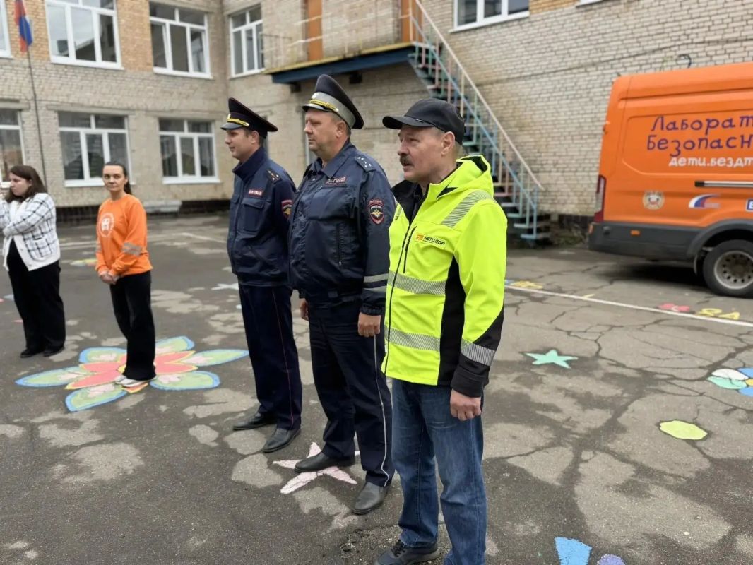 Сотрудники Автодора продолжают проводить профилактические акции Сотрудники Автодора продолжают проводить профилактические акции