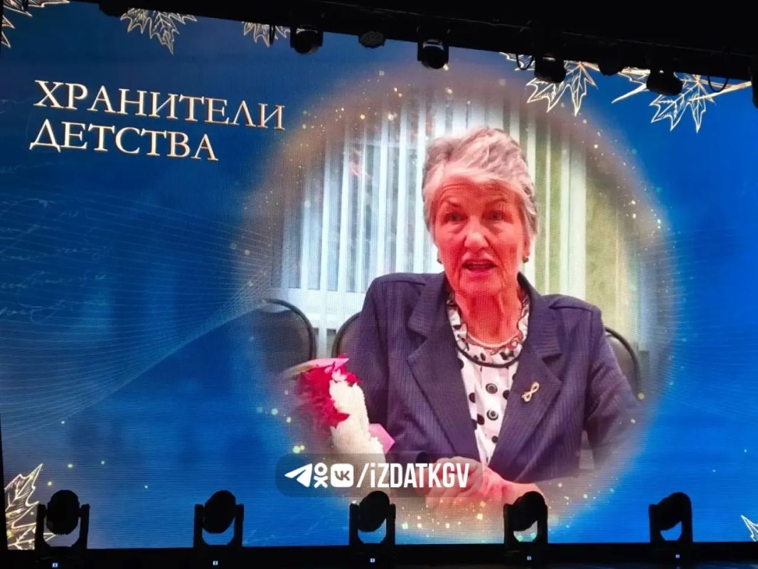 Лучших воспитателей дошкольных учреждений чествовали в Калуге Лучших воспитателей дошкольных учреждений чествовали в Калуге