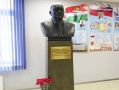В Медынской школе открыли бюст Юрия Лужкова
