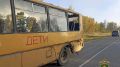 В Калужской области грузовик врезался в школьный автобус, пострадали двое детей