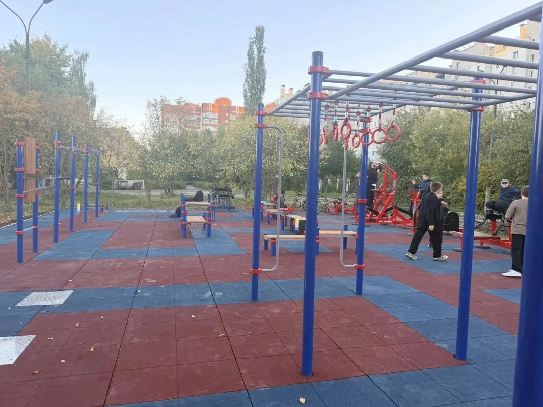 В Калуге в школе №50 открылась новая спортплощадка В Калуге в школе №50 открылась новая спортплощадка
