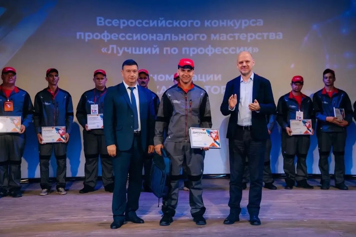 Владислав Шапша: Калужанин Евгений Туманов - лучший механизатор страны Владислав Шапша: Калужанин Евгений Туманов - лучший механизатор страны