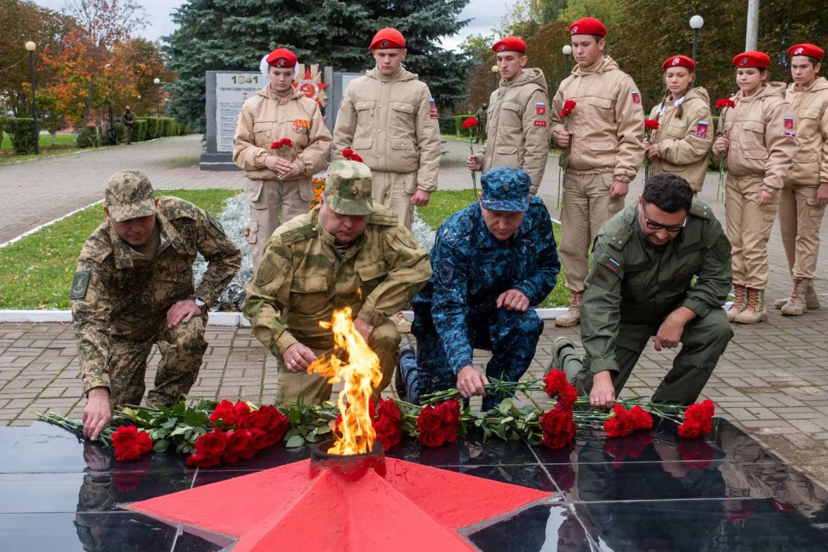 Заместитель руководителя следственного управления принял участие в торжественной церемонии в память о защитниках Родины в годы Великой Отечественной войны Заместитель руководителя следственного управления принял участие в торжественной церемонии в память о защитниках Родины в годы Великой Отечественной войны
