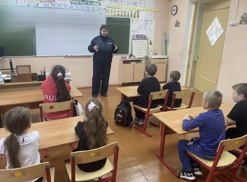 Сотрудники Госавтоинспекции Людиновского и Кировского районов провели профилактические мероприятия по безопасности дорожного движения Сотрудники Госавтоинспекции Людиновского и Кировского районов провели профилактические мероприятия по безопасности дорожного движения