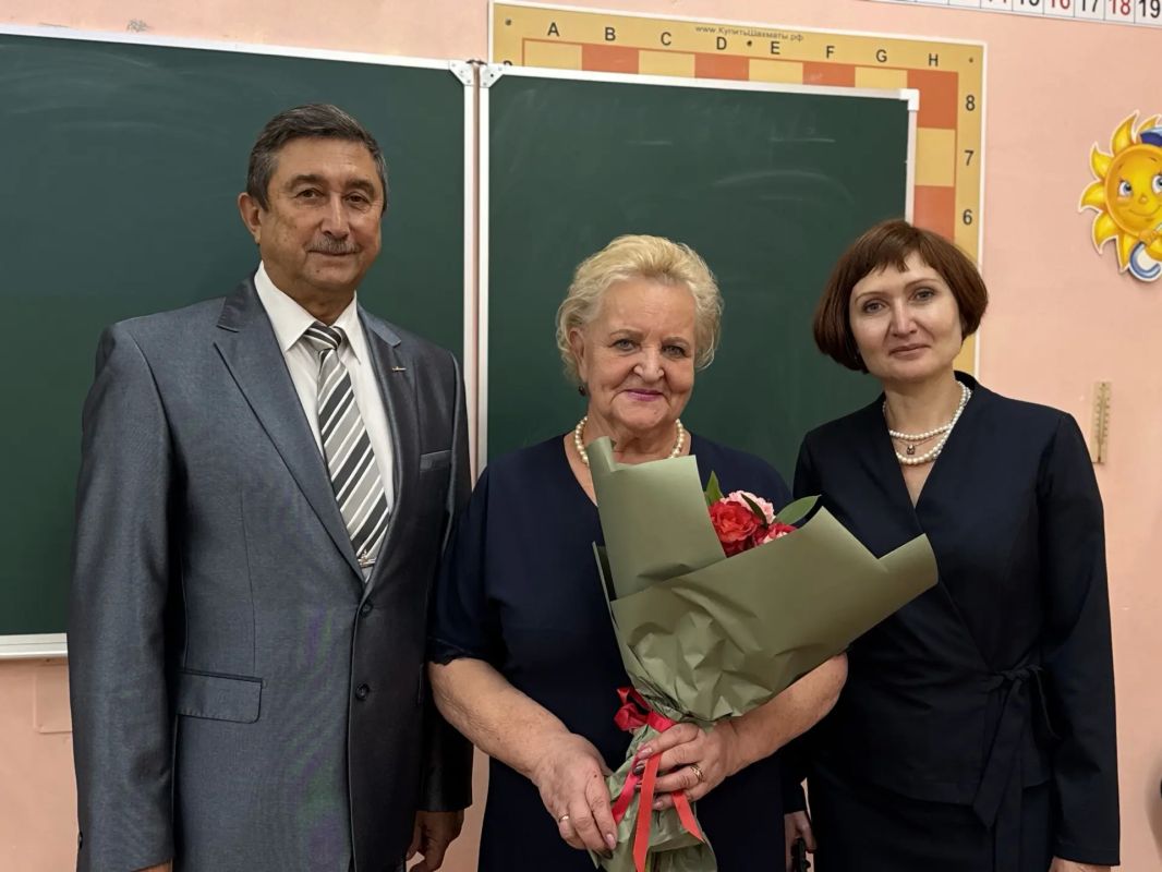 Владислав Шапша: Сегодня коллеги передали от меня поздравления с Днем учителя Клавдии Георгиевне Бочковой, моей первой учительнице