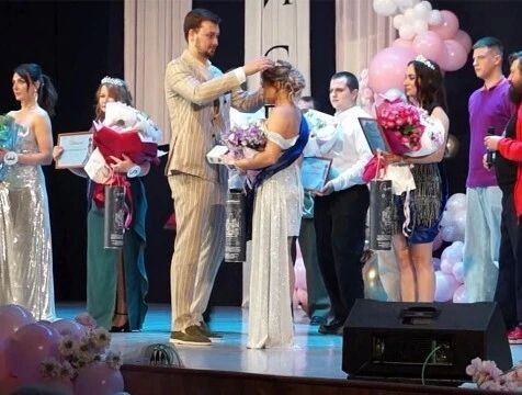 Победительницу конкурса красоты среди сотрудниц завода выбрали в Сосенском