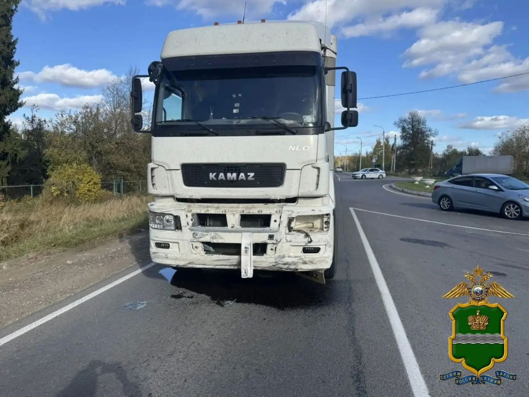 Сотрудники Госавтоинспекции разбираются в дорожно-транспортном происшествии со смертельным исходом в Ферзиковском муниципальном округе Сотрудники Госавтоинспекции разбираются в дорожно-транспортном происшествии со смертельным исходом в Ферзиковском муниципальном округе