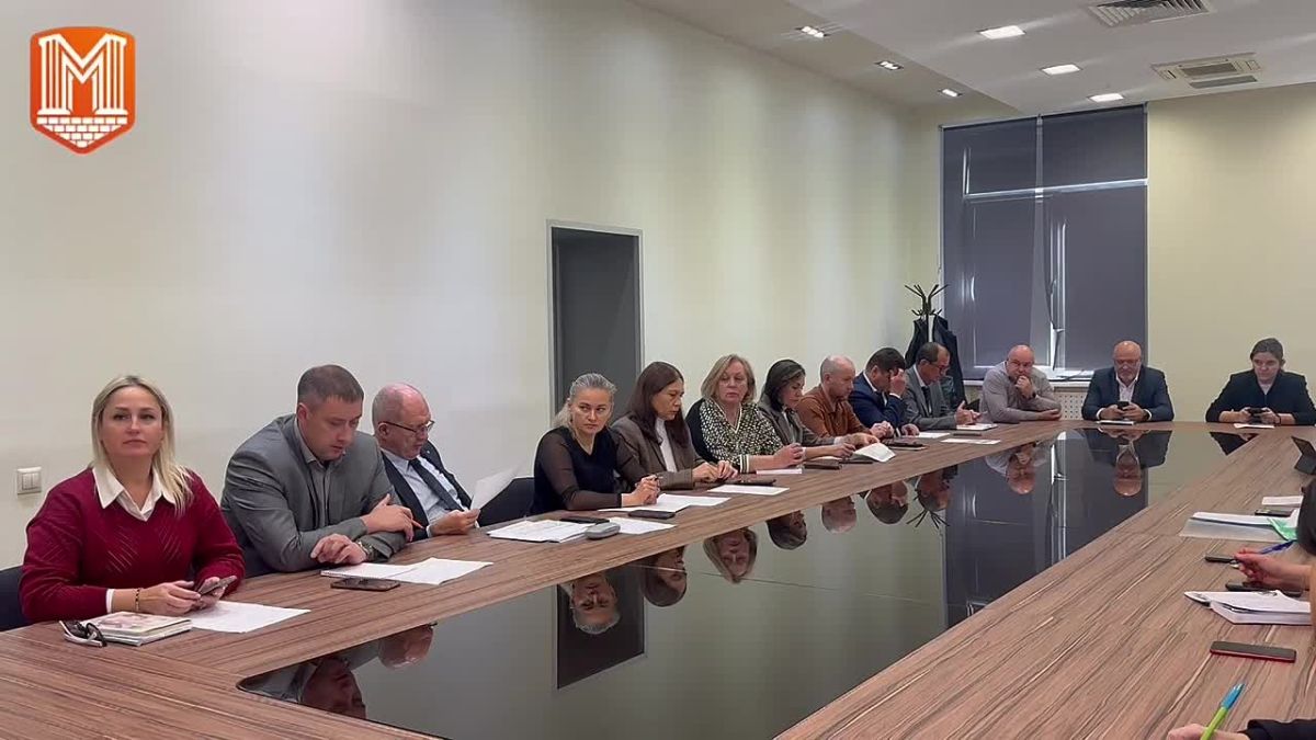 Министр строительства и ЖКХ Калужской области Вячеслав Лежнин провел еженедельное совещание с руководителями подразделений и подведомственных учреждений