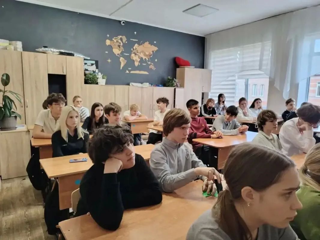 Сотрудники ОМВД России «Боровский» провели профилактическую встречу со старшеклассниками Сотрудники ОМВД России «Боровский» провели профилактическую встречу со старшеклассниками