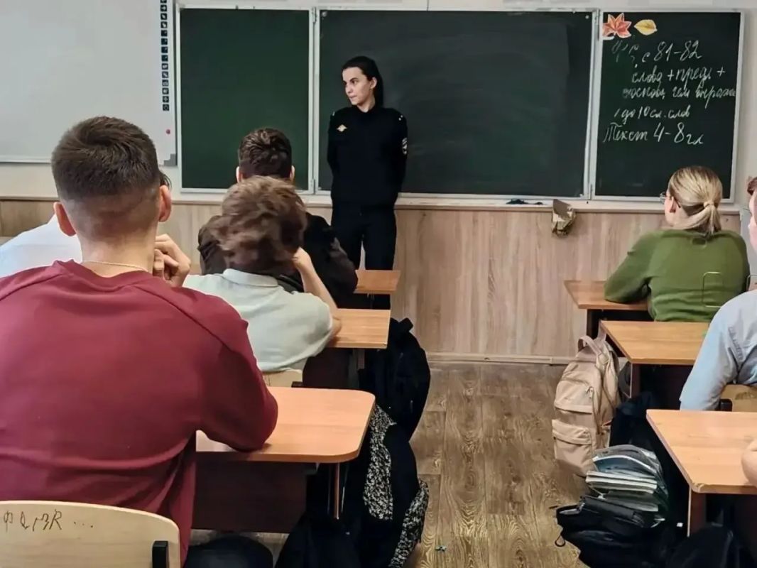 Сотрудники ОМВД России «Боровский» провели профилактическую встречу со старшеклассниками
