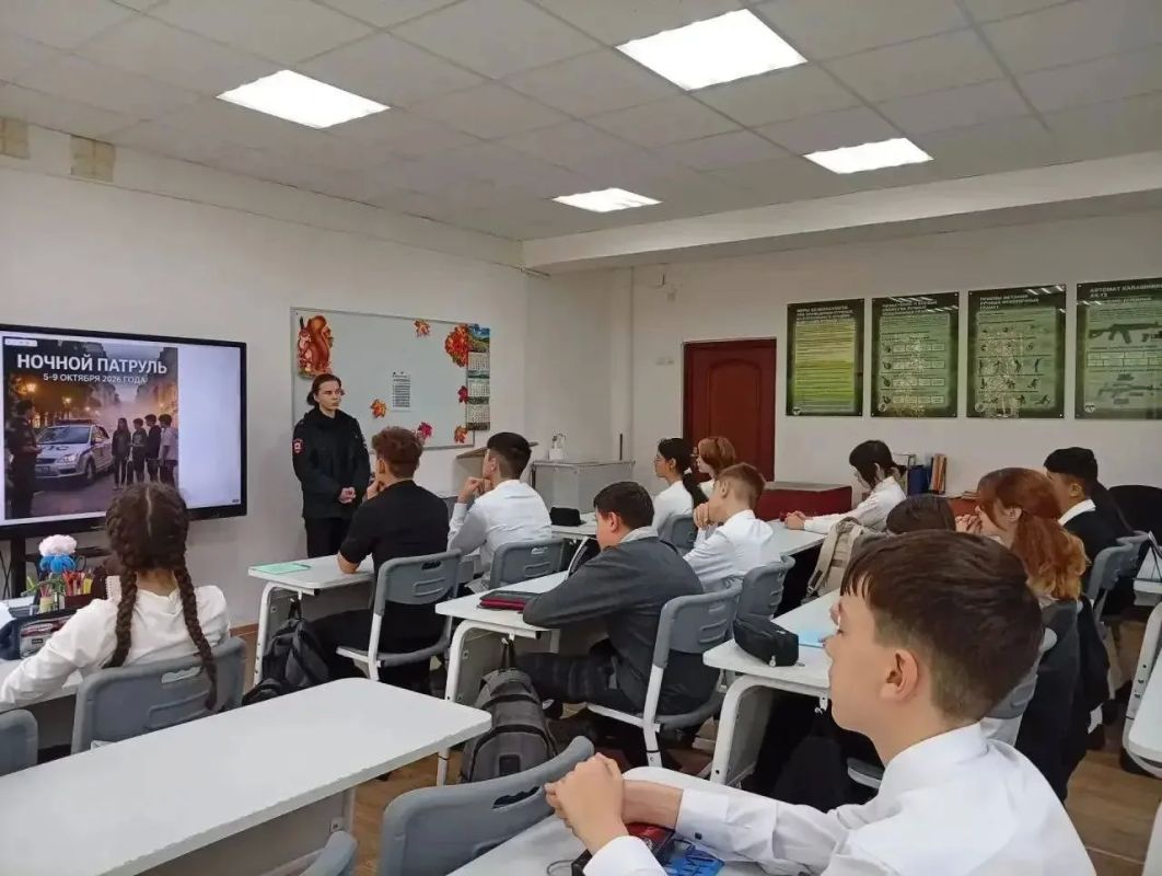 Сотрудники ОМВД России «Боровский» провели профилактическую встречу со старшеклассниками Сотрудники ОМВД России «Боровский» провели профилактическую встречу со старшеклассниками