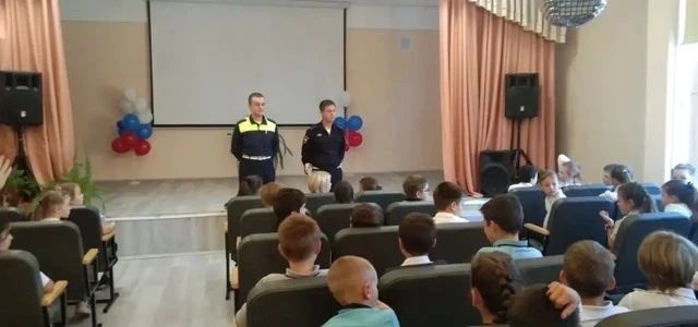 Сотрудники Госавтоинспекции провели профилактическое занятие для школьников Тарусы Сотрудники Госавтоинспекции провели профилактическое занятие для школьников Тарусы