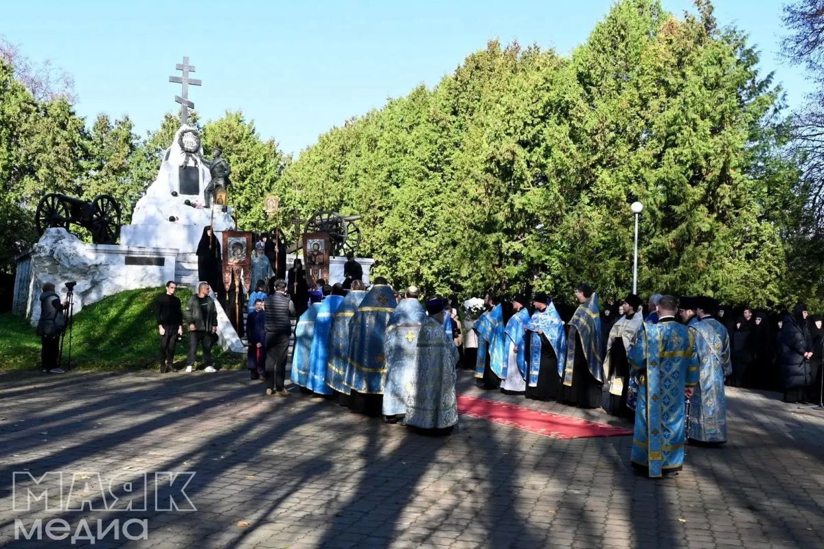 Русские и французы постреляли в Малоярославце в память о 1812 годе Русские и французы постреляли в Малоярославце в память о 1812 годе