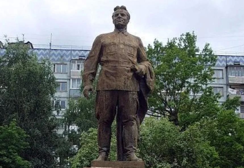 18 октября в Калуге открыли новый памятник Кирову