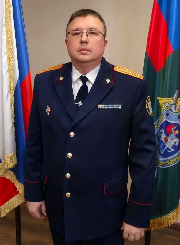 Руководитель следственного управления Марк Сергеевич Харламов рассказал "Комсомольской Правде" чему его научил отец и как это помогает на службе