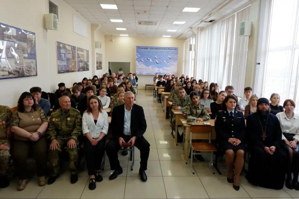 В Калуге почтили память погибших в войнах В Калуге почтили память погибших в войнах