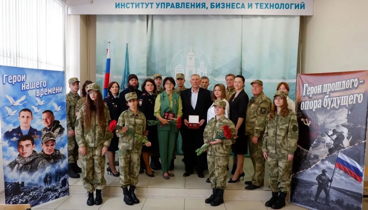 В Калуге почтили память погибших в войнах В Калуге почтили память погибших в войнах
